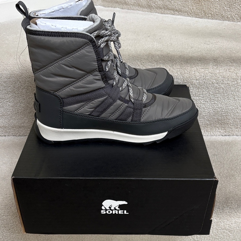 NWT Sorel Charcoal and Black Quilted Boots
